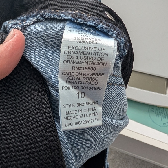 Democracy Ab-Solution Mid-Wash Fray Hem Ankle Jeans - Picture 13 of 13